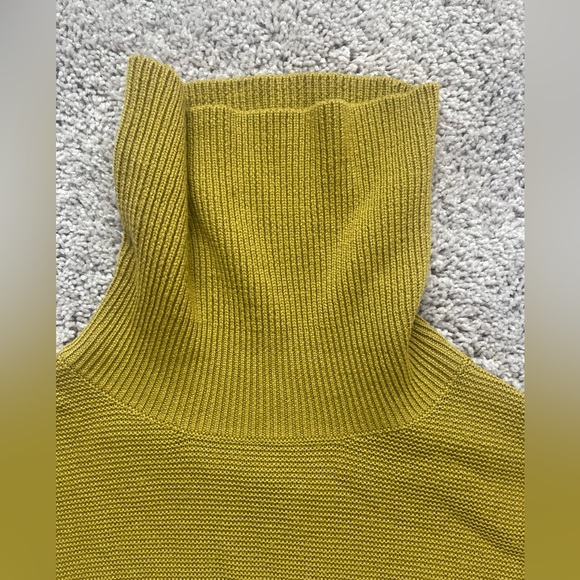 Boden Chartreuse turtle neck sweater size medium - Picture 2 of 7